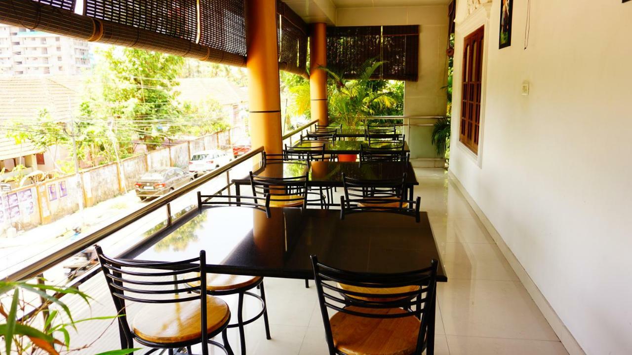 Thayamkery'S Royal Inn Kochi Exteriér fotografie
